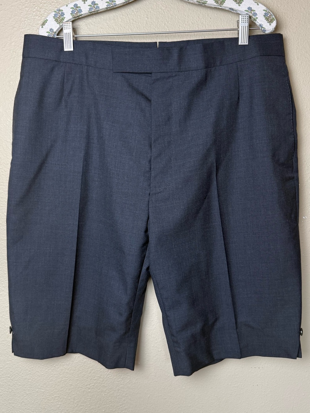 THOM BROWNE Dark Grey Super 120s Twill Classic Backstrap Wool Shorts Size 3 - Picture 2 of 8